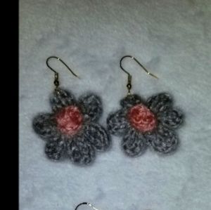 B2G1F! Gray & Pink Crocheted Flower Earrings